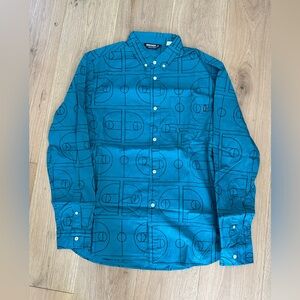 Undefeated Men’s L/S button down size Medium - NEW